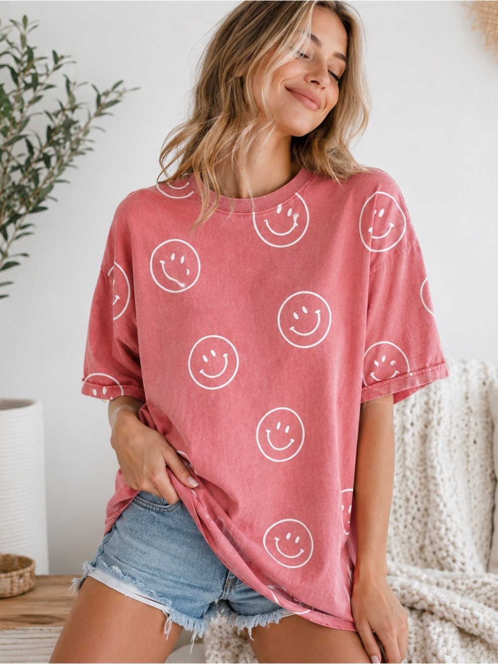 Easel Los Angeles 100% Cotton Smiley Face Oversized Tee NWT Size M